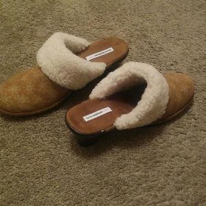 ISAAC MIZRAHI MULE CLOGS